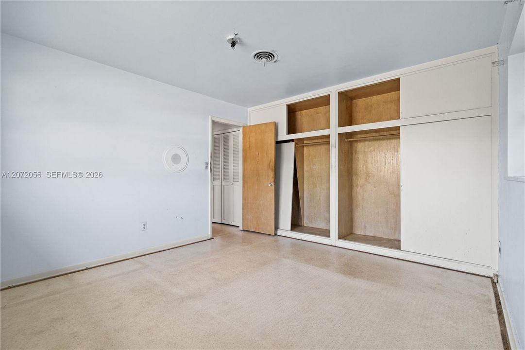 For Sale: $1,100,000 (3 beds, 2 baths, 1724 Square Feet)