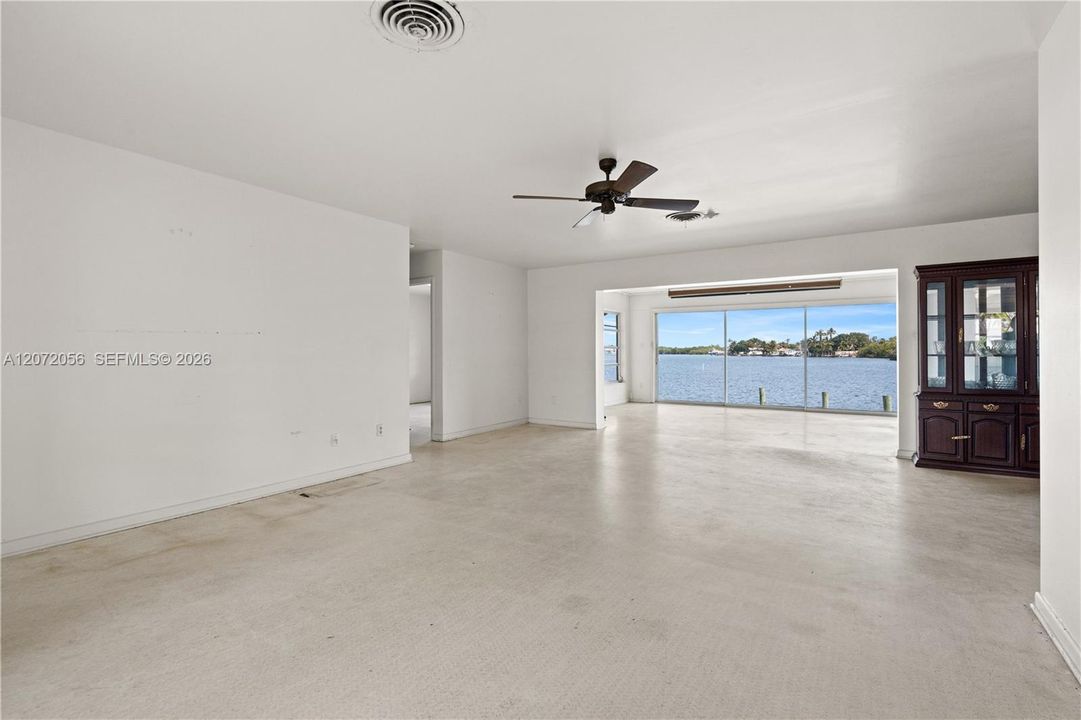 For Sale: $1,100,000 (3 beds, 2 baths, 1724 Square Feet)