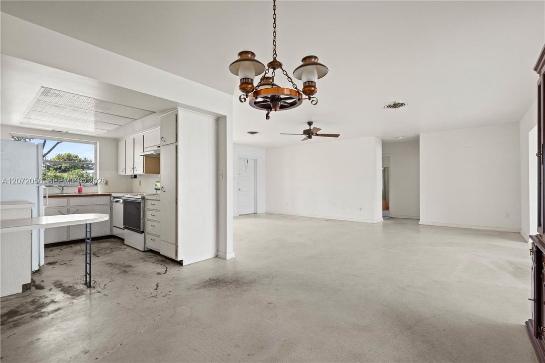 For Sale: $1,100,000 (3 beds, 2 baths, 1724 Square Feet)