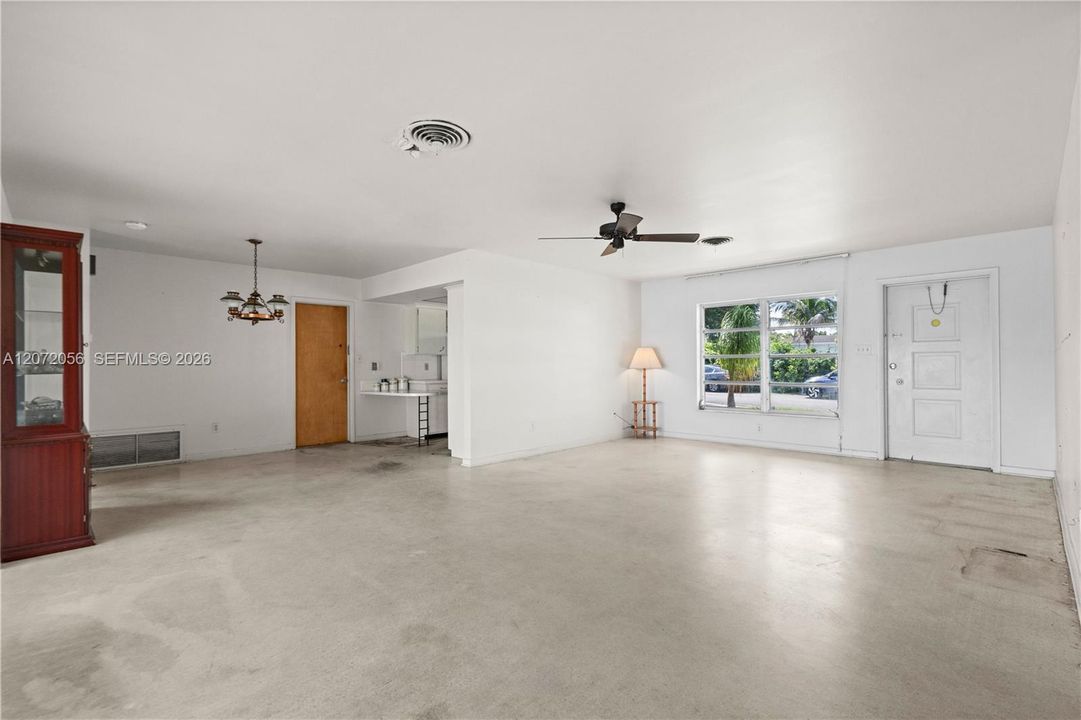 For Sale: $1,100,000 (3 beds, 2 baths, 1724 Square Feet)