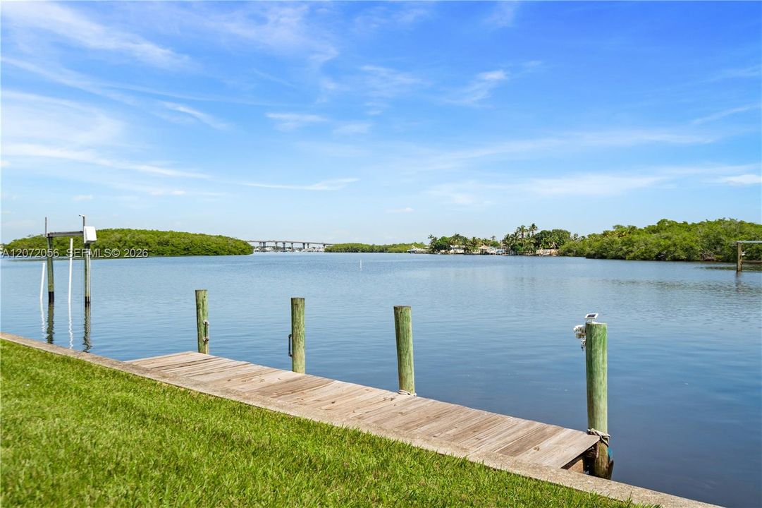 For Sale: $1,100,000 (3 beds, 2 baths, 1724 Square Feet)