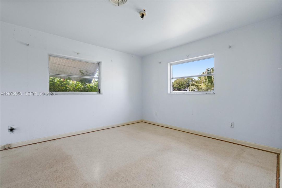 For Sale: $1,100,000 (3 beds, 2 baths, 1724 Square Feet)