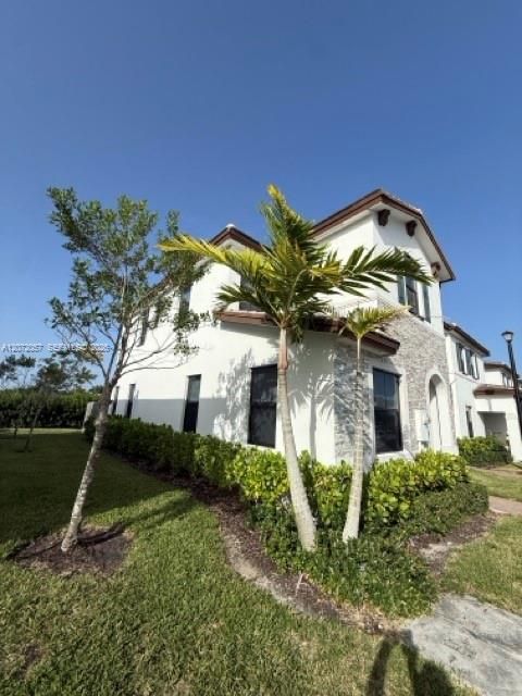 For Rent: $2,925 (3 beds, 2 baths, 1587 Square Feet)