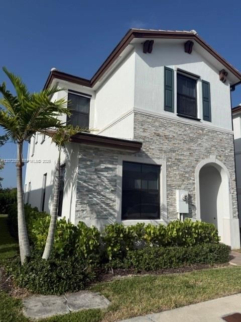 For Rent: $2,925 (3 beds, 2 baths, 1587 Square Feet)