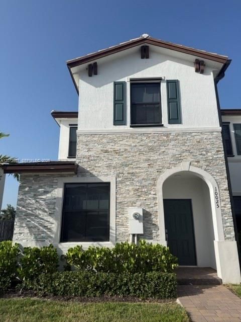 For Rent: $2,925 (3 beds, 2 baths, 1587 Square Feet)