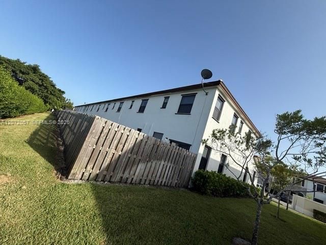 For Rent: $2,925 (3 beds, 2 baths, 1587 Square Feet)
