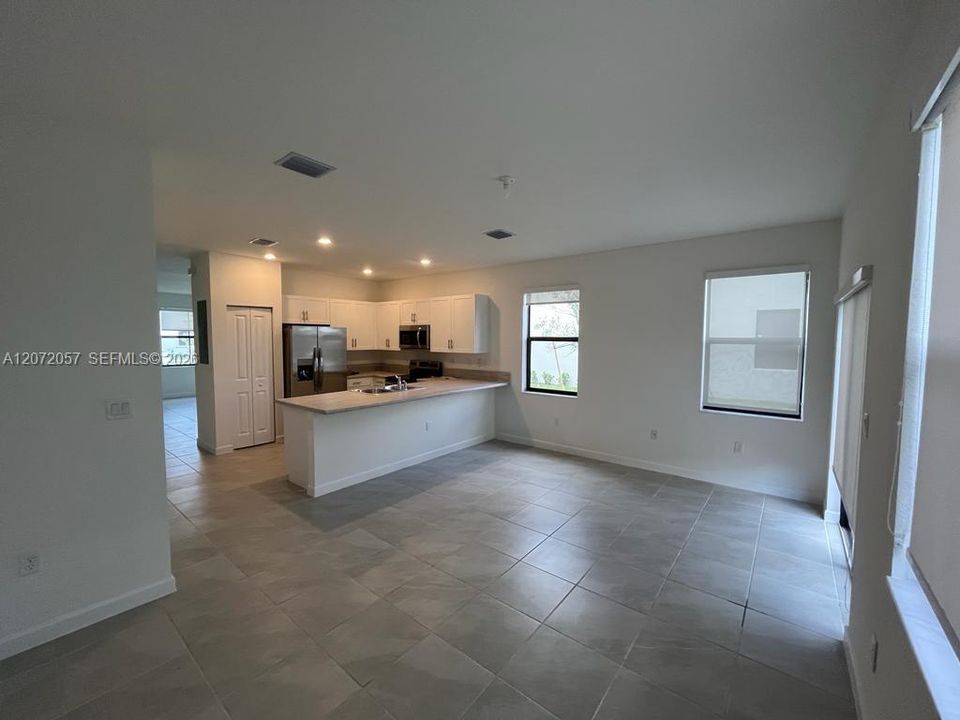 For Rent: $2,925 (3 beds, 2 baths, 1587 Square Feet)