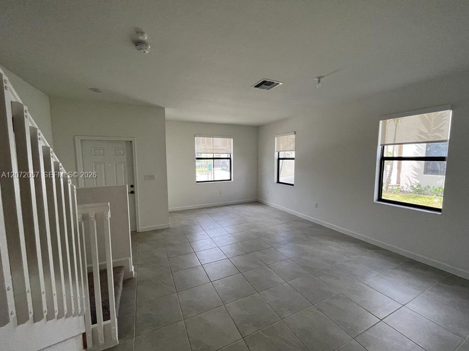 For Rent: $2,925 (3 beds, 2 baths, 1587 Square Feet)