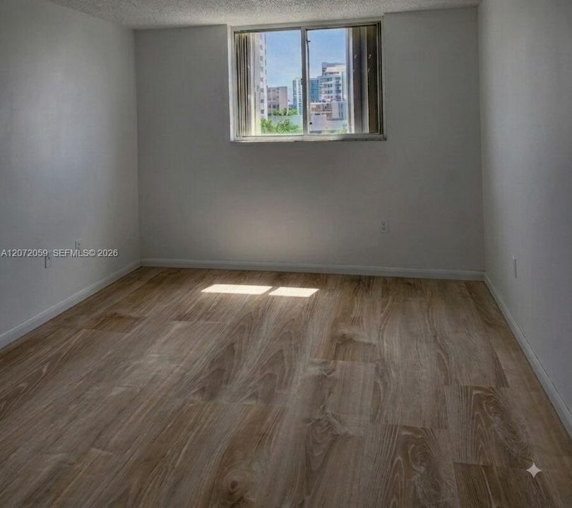 For Sale: $360,000 (1 beds, 2 baths, 820 Square Feet)