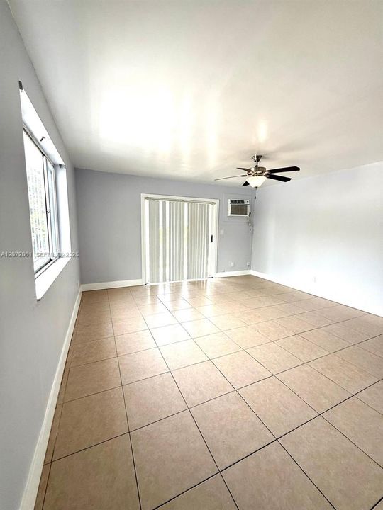 For Rent: $2,000 (2 beds, 1 baths, 1904 Square Feet)