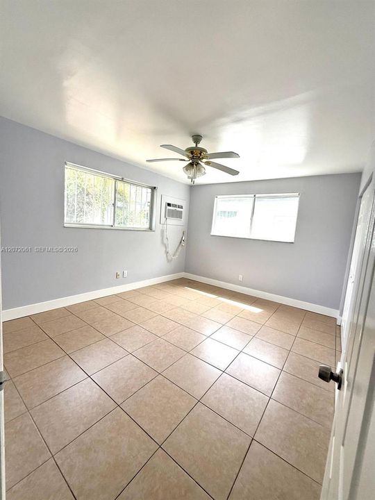 For Rent: $2,000 (2 beds, 1 baths, 1904 Square Feet)