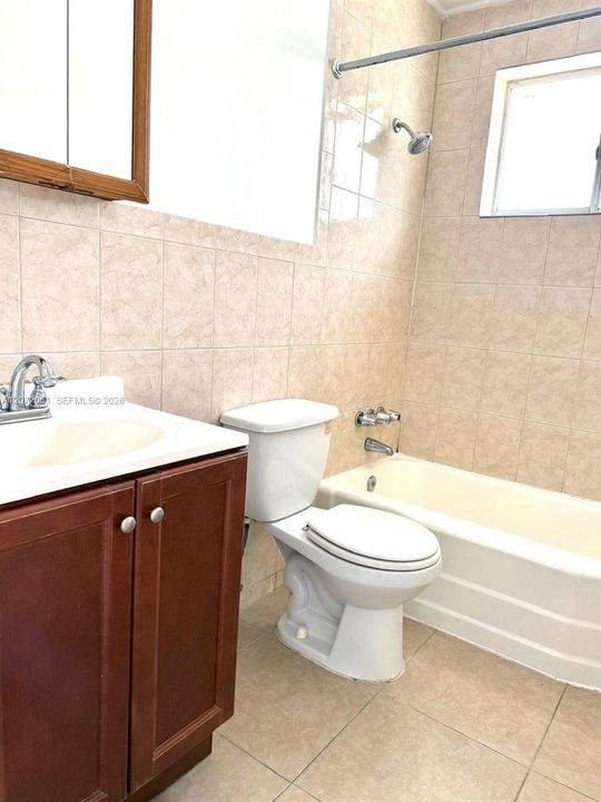 For Rent: $2,000 (2 beds, 1 baths, 1904 Square Feet)