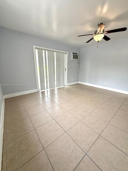 For Rent: $2,000 (2 beds, 1 baths, 1904 Square Feet)