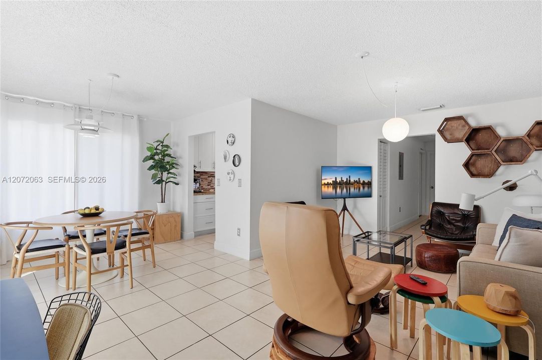 For Rent: $2,600 (2 beds, 2 baths, 1057 Square Feet)