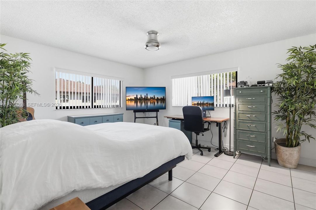 For Rent: $2,600 (2 beds, 2 baths, 1057 Square Feet)