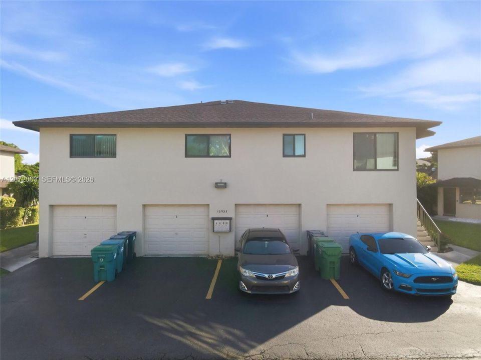 For Rent: $2,600 (2 beds, 2 baths, 1057 Square Feet)