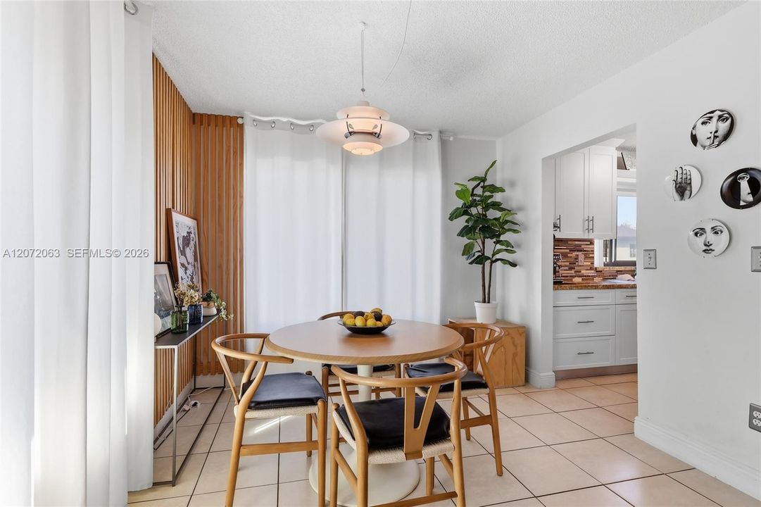 For Rent: $2,600 (2 beds, 2 baths, 1057 Square Feet)