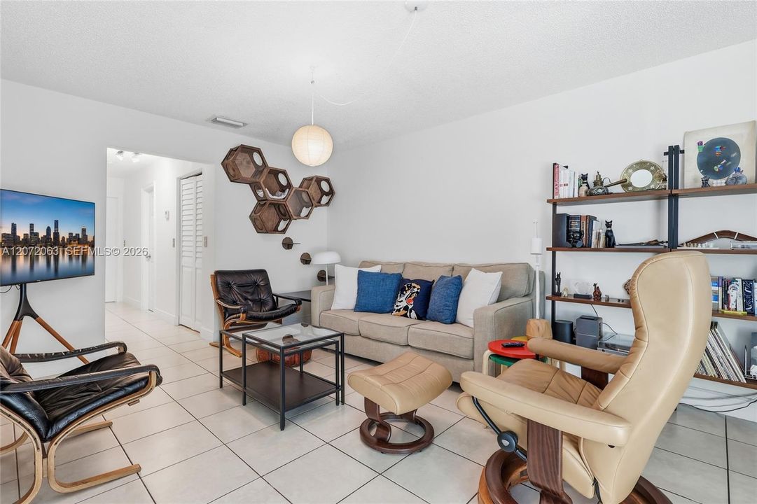 For Rent: $2,600 (2 beds, 2 baths, 1057 Square Feet)