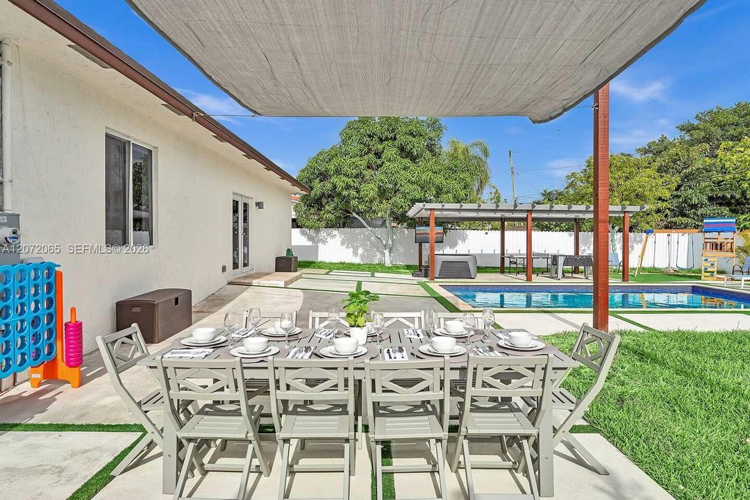 En Venta: $878,000 (5 camas, 3 baños, 2246 Pies cuadrados)