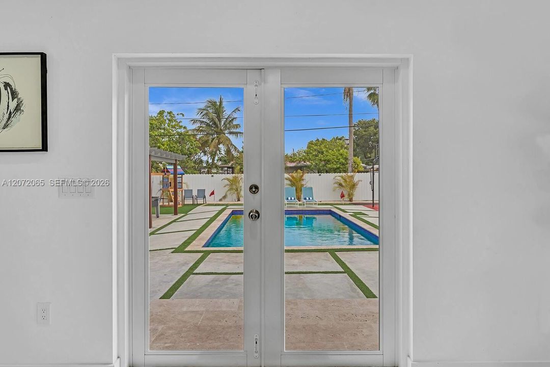 En Venta: $878,000 (5 camas, 3 baños, 2246 Pies cuadrados)