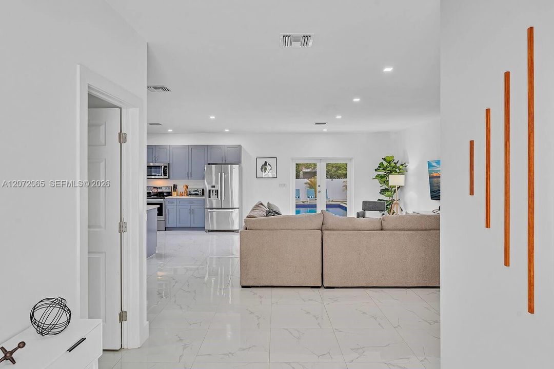 En Venta: $878,000 (5 camas, 3 baños, 2246 Pies cuadrados)