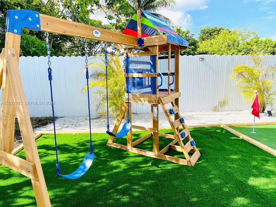 En Venta: $878,000 (5 camas, 3 baños, 2246 Pies cuadrados)