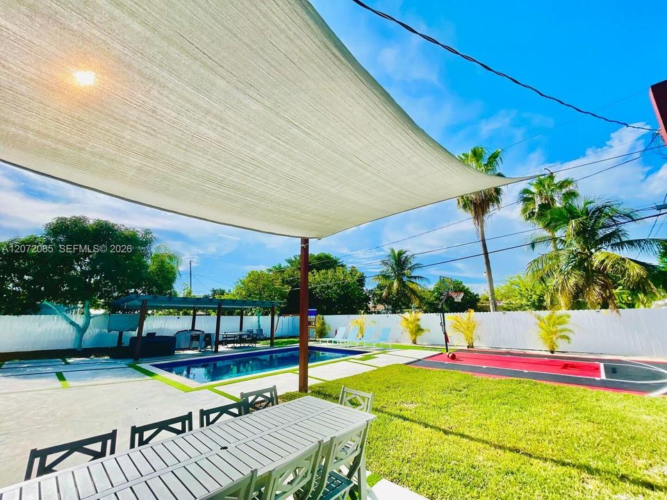 En Venta: $878,000 (5 camas, 3 baños, 2246 Pies cuadrados)