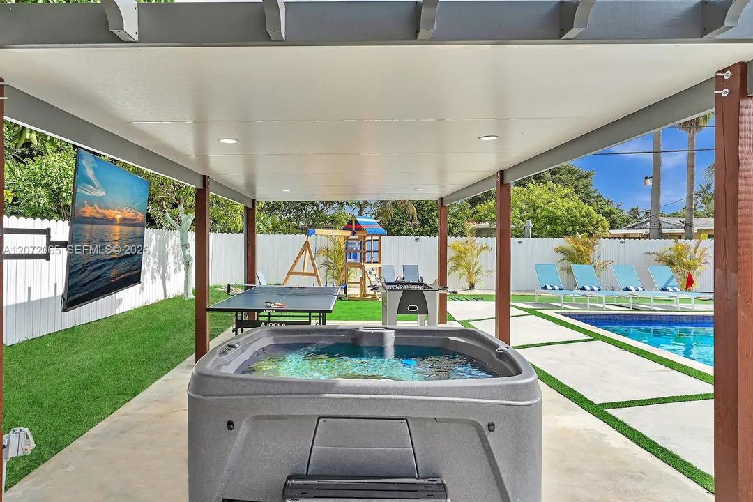 En Venta: $878,000 (5 camas, 3 baños, 2246 Pies cuadrados)