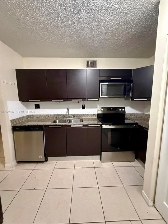 В аренду: $2,300 (3 спален, 2 ванн, 1089 Квадратных фут)