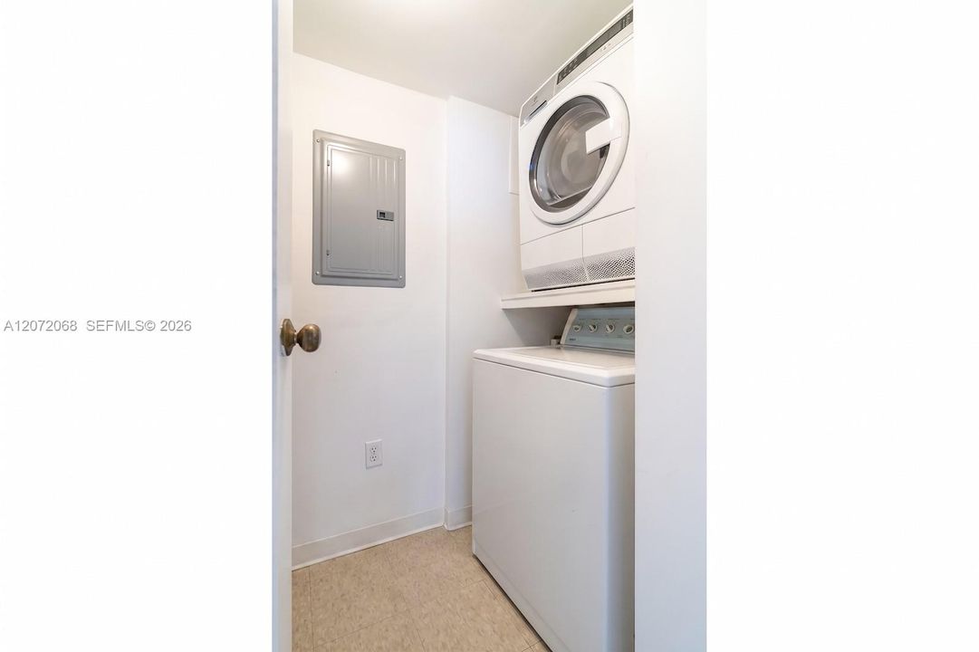 For Sale: $789,000 (2 beds, 2 baths, 1460 Square Feet)