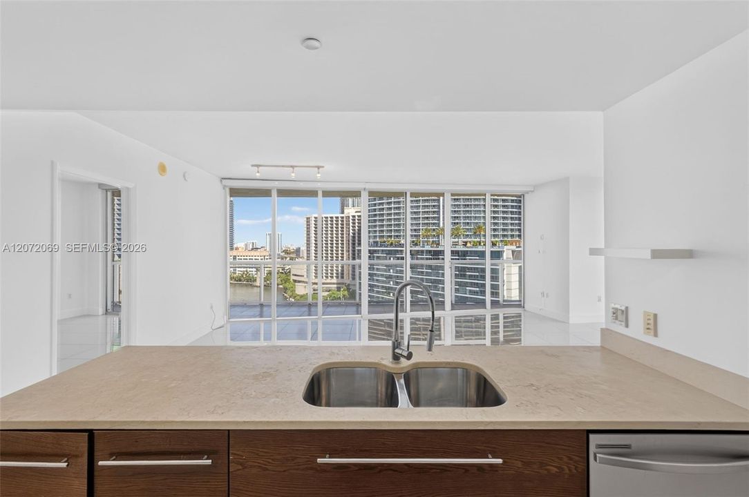 For Rent: $6,000 (2 beds, 2 baths, 1269 Square Feet)