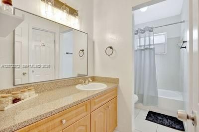 For Rent: $2,200 (2 beds, 1 baths, 930 Square Feet)
