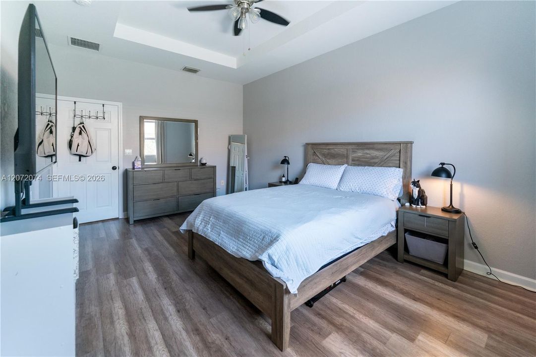 En Venta: $437,000 (3 camas, 2 baños, 1656 Pies cuadrados)