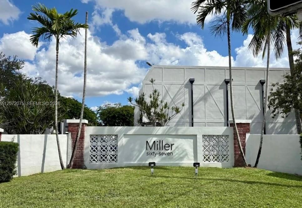Active With Contract: $2,850 (2 beds, 2 baths, 1007 Square Feet)