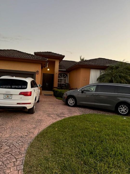 En Venta: $789,500 (4 camas, 2 baños, 2368 Pies cuadrados)