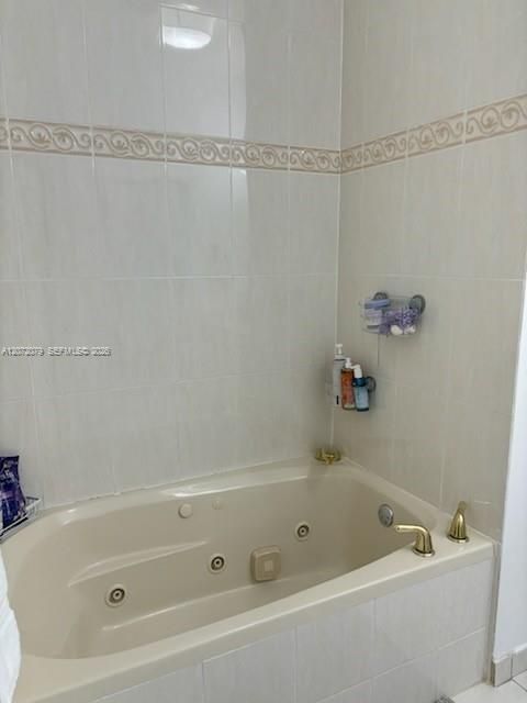 En Venta: $789,500 (4 camas, 2 baños, 2368 Pies cuadrados)