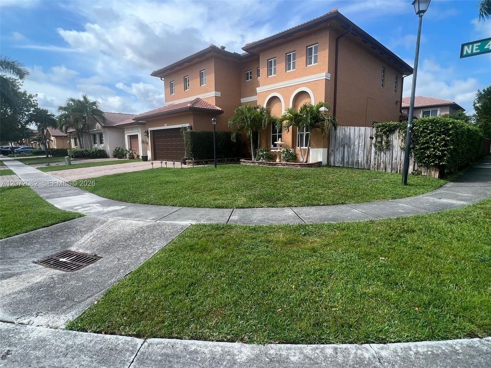 For Rent: $4,500 (4 beds, 3 baths, 2603 Square Feet)
