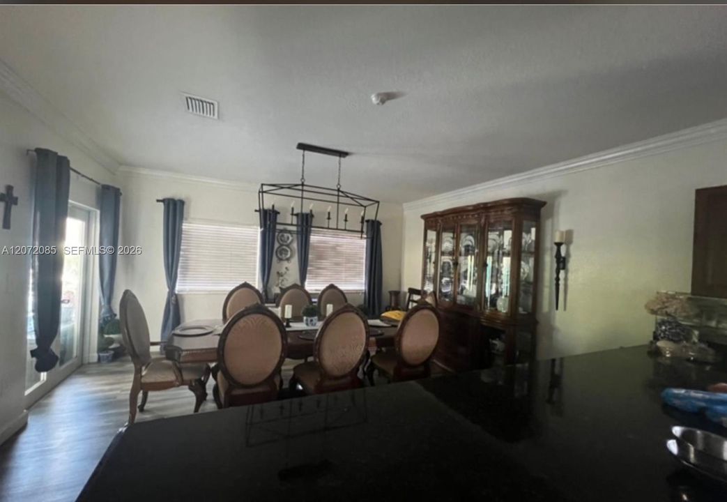 En Venta: $750,000 (4 camas, 3 baños, 2603 Pies cuadrados)