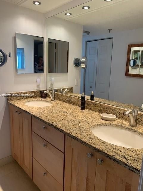 For Rent: $3,350 (1 beds, 1 baths, 962 Square Feet)