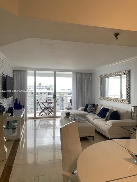 For Rent: $3,350 (1 beds, 1 baths, 962 Square Feet)