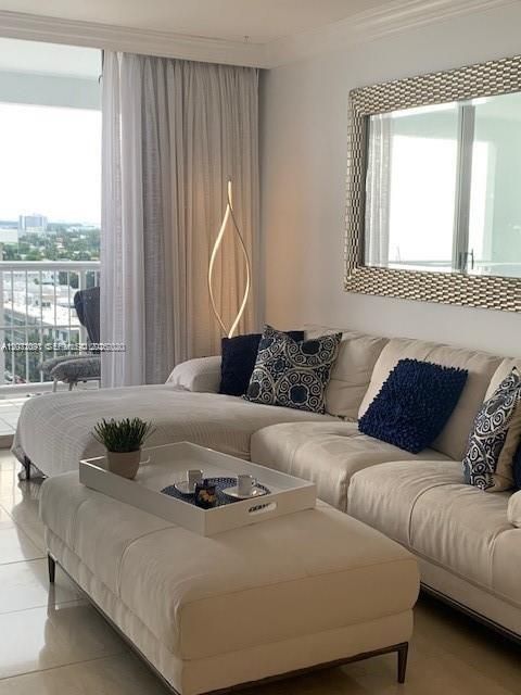 For Rent: $3,350 (1 beds, 1 baths, 962 Square Feet)
