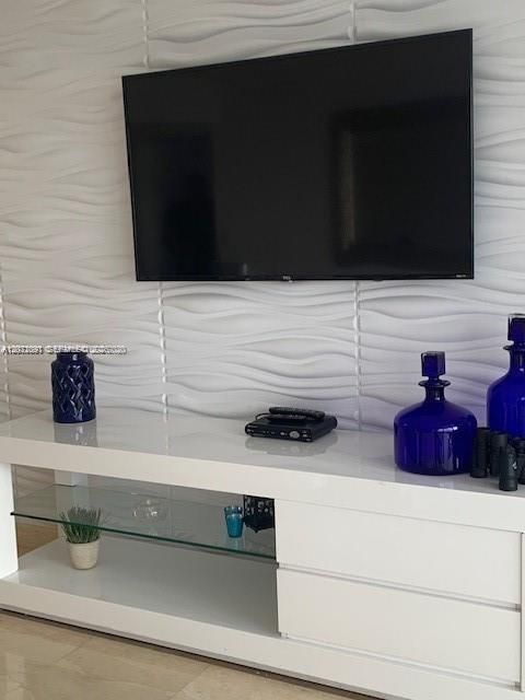For Rent: $3,350 (1 beds, 1 baths, 962 Square Feet)