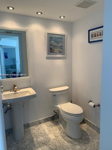 For Rent: $3,350 (1 beds, 1 baths, 962 Square Feet)