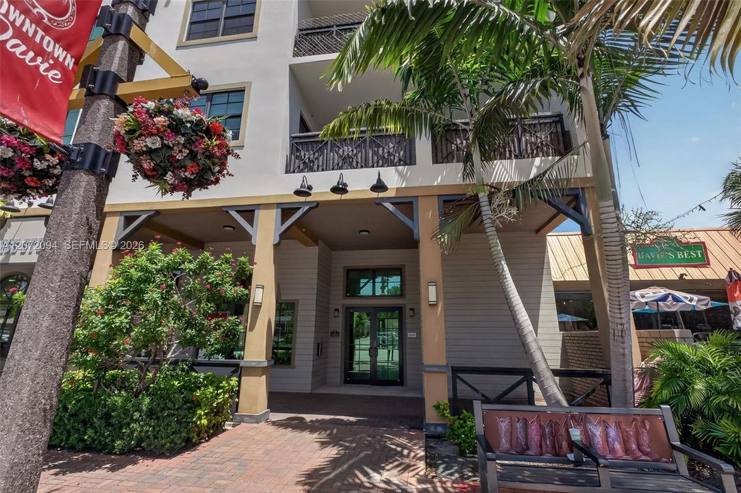 For Sale: $228,000 (0 beds, 1 baths, 436 Square Feet)