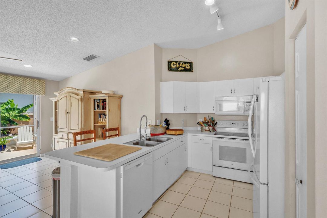 5 Kitchen (1)