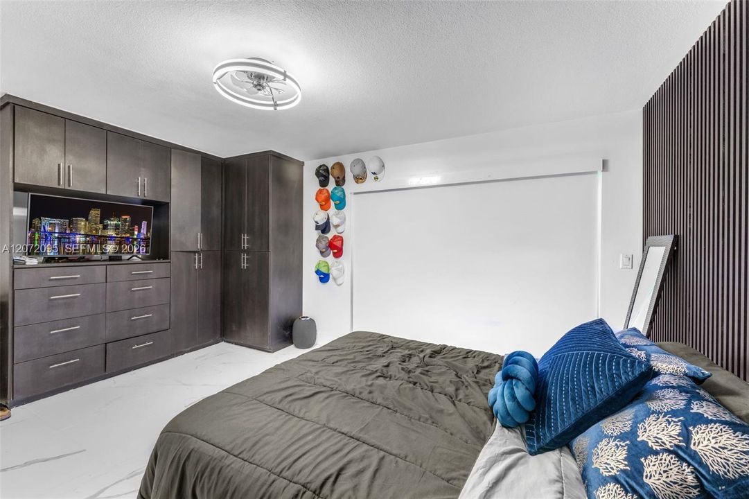 En Venta: $1,550,999 (4 camas, 3 baños, 2399 Pies cuadrados)