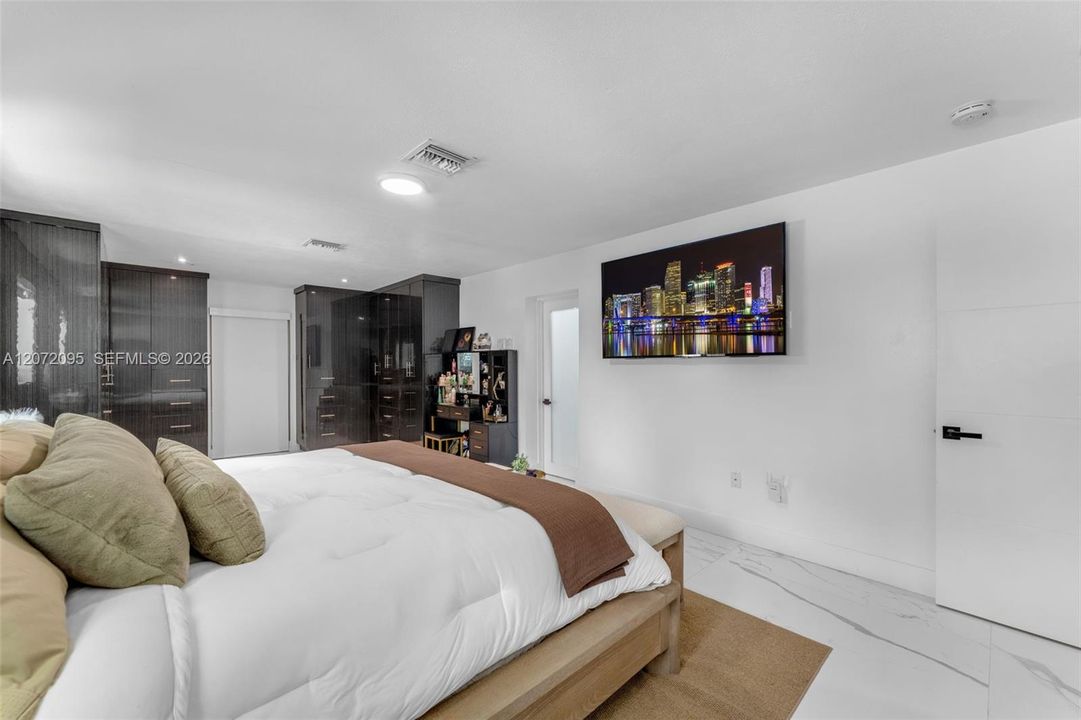 En Venta: $1,550,999 (4 camas, 3 baños, 2399 Pies cuadrados)