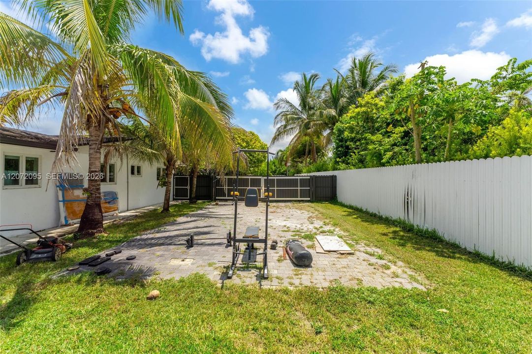 En Venta: $1,550,999 (4 camas, 3 baños, 2399 Pies cuadrados)