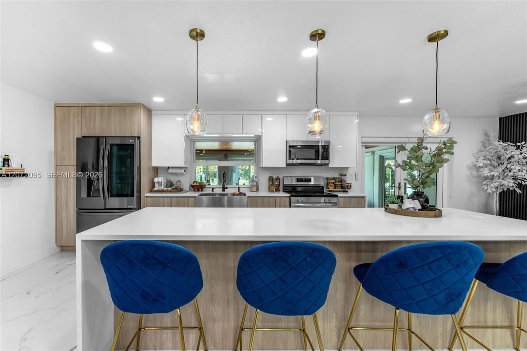 En Venta: $1,550,999 (4 camas, 3 baños, 2399 Pies cuadrados)