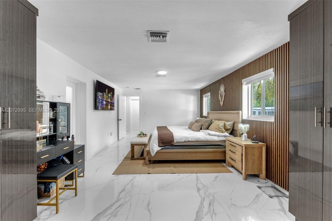 En Venta: $1,550,999 (4 camas, 3 baños, 2399 Pies cuadrados)